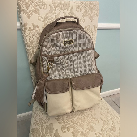 Itzy Ritzy Handbags - Itzy Ritzy Boss Diaper Bag